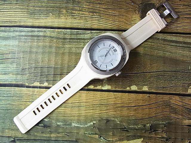 ◆正規品 美品 DIESEL ディーゼル DZ-1443 メンズ腕時計 クォーツ ホワイトラバー/ < ブランド ◆正規品 美品 DIESEL ディーゼル DZ-1443 メンズ腕時計 クォーツ ホワイトラバー/ < ブランドの