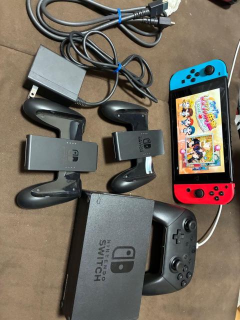 Nintendo Switch �{�̃Z�b�g (�l�I���J���[) �{ Pro�R���g���[���[  �� �Q�[���{��/�\�t�g�� 