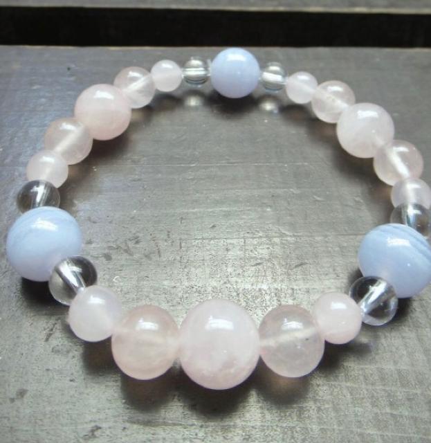 ローズクォーツxブルーレースx水晶ブレスレット 天然石 < 女性アクセサリー/時計 ローズクォーツxブルーレースx水晶ブレスレット 天然石 < 女性アクセサリー/時計の