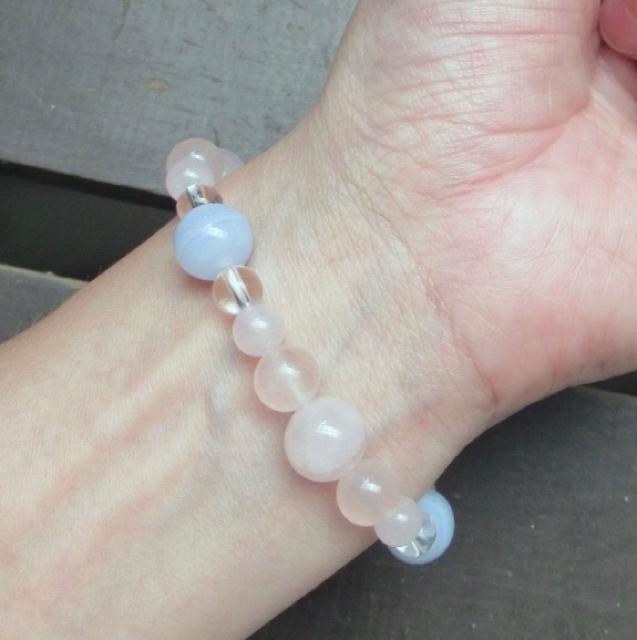 ローズクォーツxブルーレースx水晶ブレスレット 天然石 < 女性アクセサリー/時計 ローズクォーツxブルーレースx水晶ブレスレット 天然石 < 女性アクセサリー/時計の