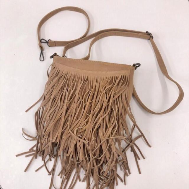 ◆ボリュームフリンジ付き2WAYショルダーバッグ◆ベージュ×スエード*汚れアリ!! < 女性ファッション  ◆ボリュームフリンジ付き2WAYショルダーバッグ◆ベージュ×スエード*汚れアリ!!  < 女性ファッションの