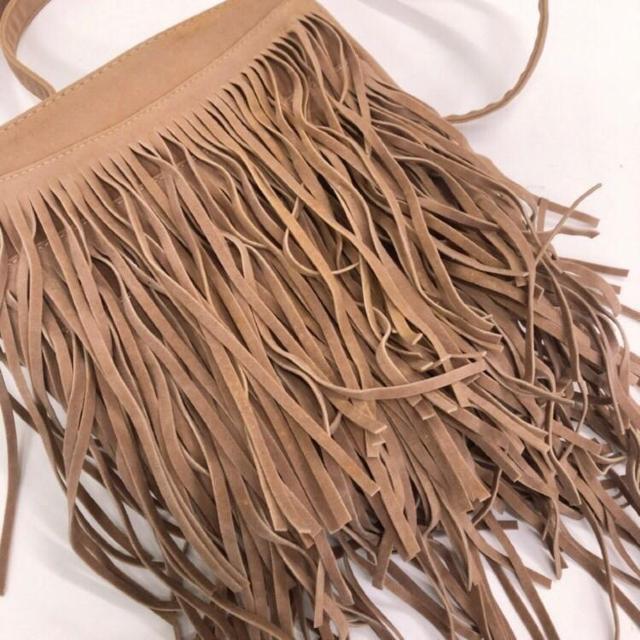 ◆ボリュームフリンジ付き2WAYショルダーバッグ◆ベージュ×スエード*汚れアリ!! < 女性ファッション  ◆ボリュームフリンジ付き2WAYショルダーバッグ◆ベージュ×スエード*汚れアリ!! < 女性ファッションの