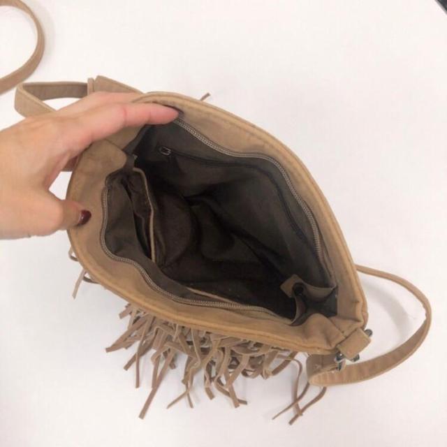 ◆ボリュームフリンジ付き2WAYショルダーバッグ◆ベージュ×スエード*汚れアリ!! < 女性ファッション  ◆ボリュームフリンジ付き2WAYショルダーバッグ◆ベージュ×スエード*汚れアリ!! < 女性ファッションの