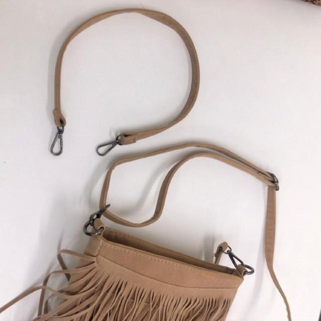◆ボリュームフリンジ付き2WAYショルダーバッグ◆ベージュ×スエード*汚れアリ!! < 女性ファッション  ◆ボリュームフリンジ付き2WAYショルダーバッグ◆ベージュ×スエード*汚れアリ!! < 女性ファッションの