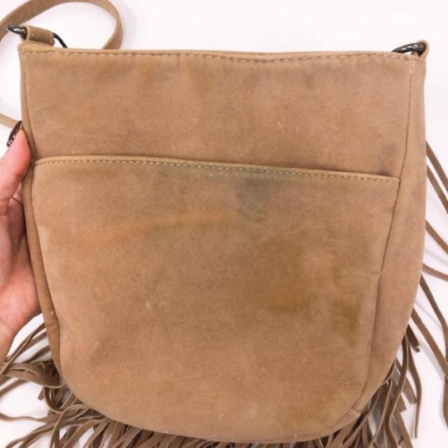 ◆ボリュームフリンジ付き2WAYショルダーバッグ◆ベージュ×スエード*汚れアリ!! < 女性ファッション  ◆ボリュームフリンジ付き2WAYショルダーバッグ◆ベージュ×スエード*汚れアリ!! < 女性ファッションの