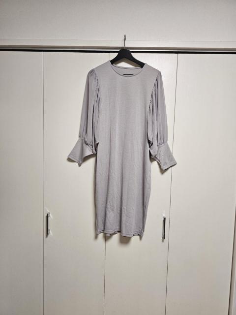 【新品】coral 袖シフォン グレー 膝丈ワンピース M〜L < 女性ファッション  【新品】coral 袖シフォン グレー 膝丈ワンピース M〜L  < 女性ファッションの