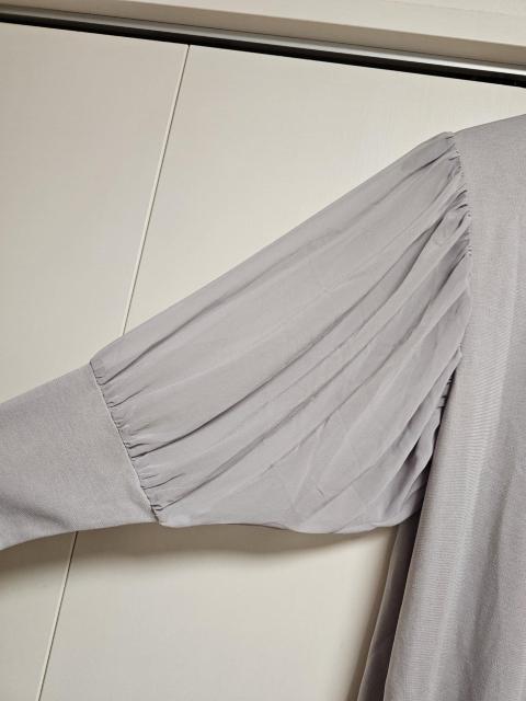 【新品】coral 袖シフォン グレー 膝丈ワンピース M〜L < 女性ファッション  【新品】coral 袖シフォン グレー 膝丈ワンピース M〜L < 女性ファッションの
