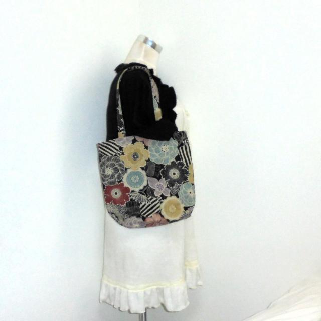 ◆スクエアベーシックトートバッグ◆北欧モダンフラワー×黒地 < 女性ファッション  ◆スクエアベーシックトートバッグ◆北欧モダンフラワー×黒地 < 女性ファッションの