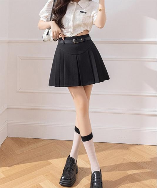 送料無料 新品 プリーツスカート ミニ丈 ベルト付き < 女性ファッション  送料無料 新品 プリーツスカート ミニ丈 ベルト付き < 女性ファッションの