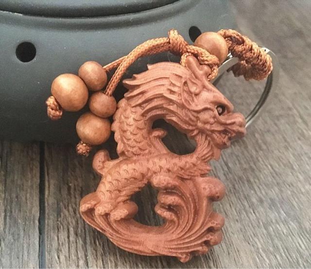 送料無料 桃の木 龍1 ドラゴン キーホルダー < 男性ファッション  送料無料 桃の木 龍1 ドラゴン キーホルダー  < 男性ファッションの