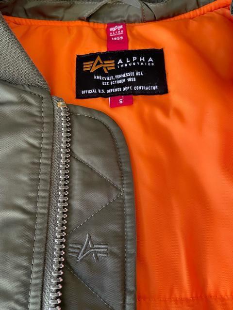 美品 ALPHA INDUSTRIES INC アルファ ロング MA-1 ミリタリーカーキ Sサイズ ダウン ロングジャケット < ブランド  美品 ALPHA INDUSTRIES INC アルファ ロング MA-1 ミリタリーカーキ Sサイズ ダウン ロングジャケット < ブランドの