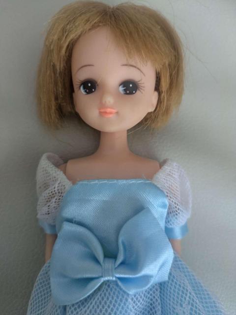 リカちゃん人形 着せ替え人形 金髪ドール 水色レースドレス 本体のみ < おもちゃ リカちゃん人形 着せ替え人形 金髪ドール 水色レースドレス 本体のみ < おもちゃの