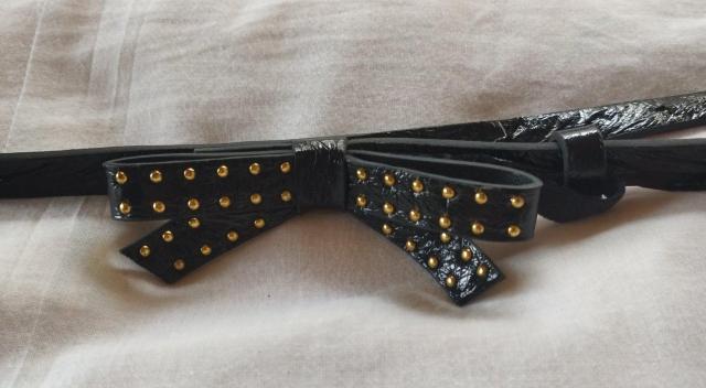 黒 エナメル リボンバックル 細ベルト 難有り W66~80 < 女性ファッション  黒 エナメル リボンバックル 細ベルト 難有り W66~80 < 女性ファッションの