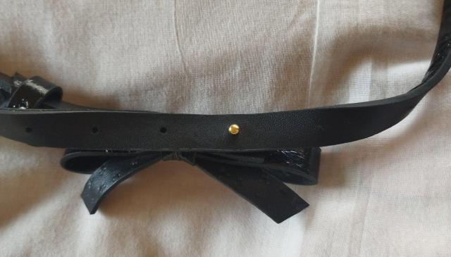 黒 エナメル リボンバックル 細ベルト 難有り W66~80 < 女性ファッション  黒 エナメル リボンバックル 細ベルト 難有り W66~80 < 女性ファッションの