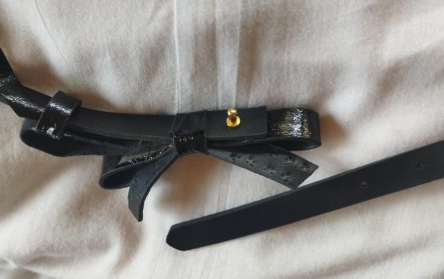 黒 エナメル リボンバックル 細ベルト 難有り W66~80 < 女性ファッション  黒 エナメル リボンバックル 細ベルト 難有り W66~80 < 女性ファッションの