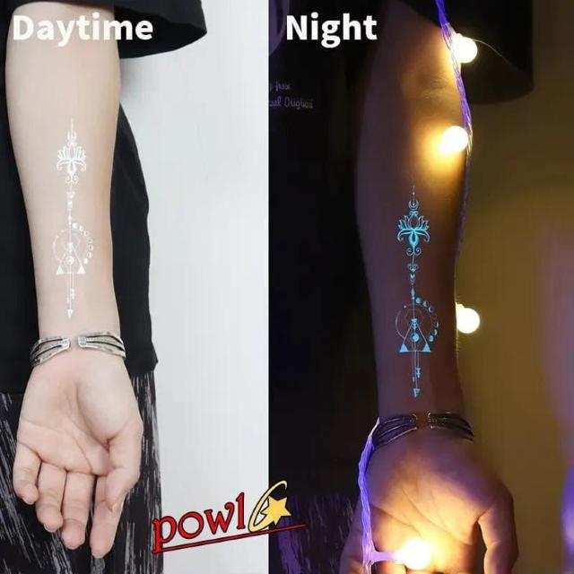 綺麗なブルー発光防水一時的タトゥーステッカーシール白いシンプルなライン幾何学の星々フラッシュアームボディアートフェイク < 女性ファッション 綺麗なブルー発光防水一時的タトゥーステッカーシール白いシンプルなライン幾何学の星々フラッシュアームボディアートフェイク < 女性ファッションの