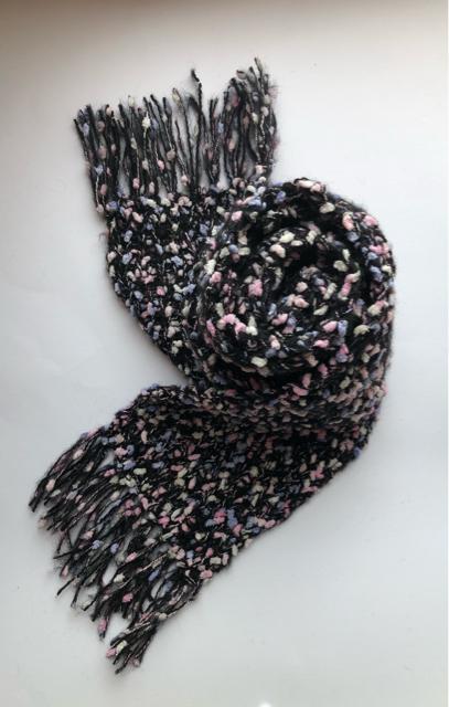 ハンドメイド マフラー カラフルパフ ガーリー ブラック < 女性ファッション  ハンドメイド マフラー カラフルパフ ガーリー ブラック < 女性ファッションの