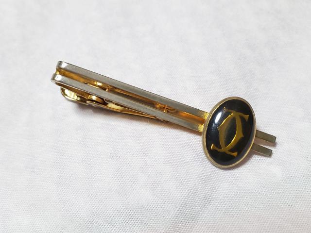 正規 カルティエ クラシック 2Cロゴネクタイピン 金×黒 ダブルCエンブレム タイピン ラグジュアリークリップタイバー タイ留め < ブランド  正規 カルティエ クラシック 2Cロゴネクタイピン 金×黒 ダブルCエンブレム タイピン ラグジュアリークリップタイバー タイ留め < ブランドの