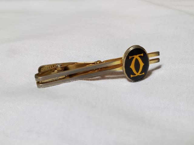 正規 カルティエ クラシック 2Cロゴネクタイピン 金×黒 ダブルCエンブレム タイピン ラグジュアリークリップタイバー タイ留め < ブランド  正規 カルティエ クラシック 2Cロゴネクタイピン 金×黒 ダブルCエンブレム タイピン ラグジュアリークリップタイバー タイ留め < ブランドの