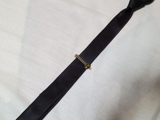 正規 カルティエ クラシック 2Cロゴネクタイピン 金×黒 ダブルCエンブレム タイピン ラグジュアリークリップタイバー タイ留め < ブランド  正規 カルティエ クラシック 2Cロゴネクタイピン 金×黒 ダブルCエンブレム タイピン ラグジュアリークリップタイバー タイ留め < ブランドの