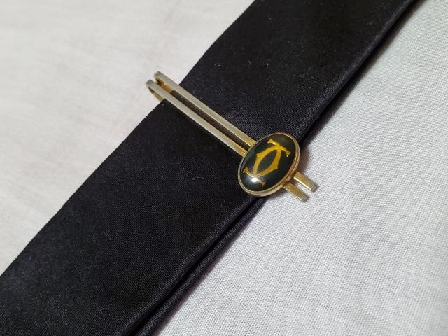 正規 カルティエ クラシック 2Cロゴネクタイピン 金×黒 ダブルCエンブレム タイピン ラグジュアリークリップタイバー タイ留め < ブランド  正規 カルティエ クラシック 2Cロゴネクタイピン 金×黒 ダブルCエンブレム タイピン ラグジュアリークリップタイバー タイ留め < ブランドの