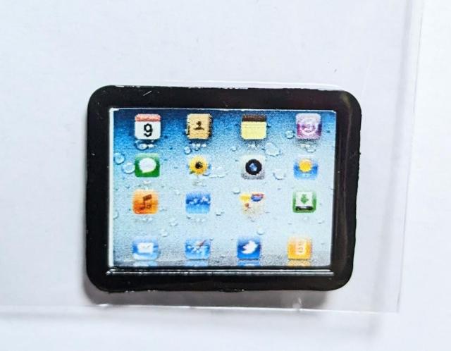 ミニチュア★タブレット★ブラック★黒★オマケシール付★色違い有★ドールハウス★ < おもちゃ  ミニチュア★タブレット★ブラック★黒★オマケシール付★色違い有★ドールハウス★  < おもちゃの