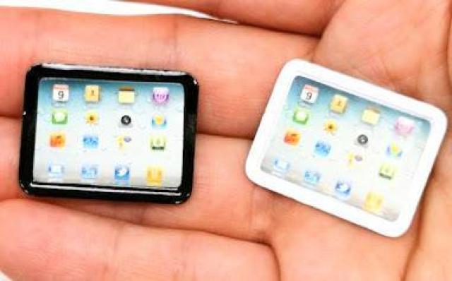 ミニチュア★タブレット★ブラック★黒★オマケシール付★色違い有★ドールハウス★ < おもちゃ  ミニチュア★タブレット★ブラック★黒★オマケシール付★色違い有★ドールハウス★ < おもちゃの