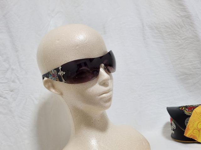 正規 エドハーディー ゴシックアート MIXパヴェ装飾アイウェア Lクロス スカル ロゴ 1枚シールドレンズサングラス 黒 付属有 < ブランド  正規 エドハーディー ゴシックアート MIXパヴェ装飾アイウェア Lクロス スカル ロゴ 1枚シールドレンズサングラス 黒 付属有 < ブランドの