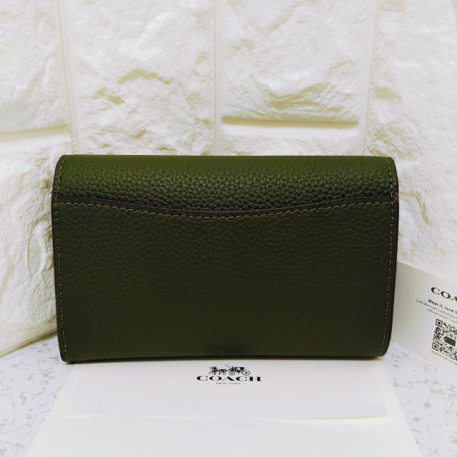 新品同様 COACH エッセンシャルミディアムフラップウォレット ダークモスグリーン(抹茶色) < ブランド 新品同様 COACH エッセンシャルミディアムフラップウォレット ダークモスグリーン(抹茶色) < ブランドの