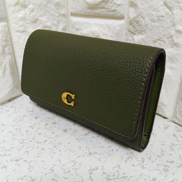 新品同様 COACH エッセンシャルミディアムフラップウォレット ダークモスグリーン(抹茶色) < ブランド 新品同様 COACH エッセンシャルミディアムフラップウォレット ダークモスグリーン(抹茶色) < ブランドの