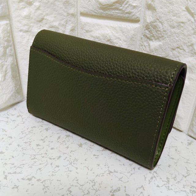 新品同様 COACH エッセンシャルミディアムフラップウォレット ダークモスグリーン(抹茶色) < ブランド 新品同様 COACH エッセンシャルミディアムフラップウォレット ダークモスグリーン(抹茶色) < ブランドの