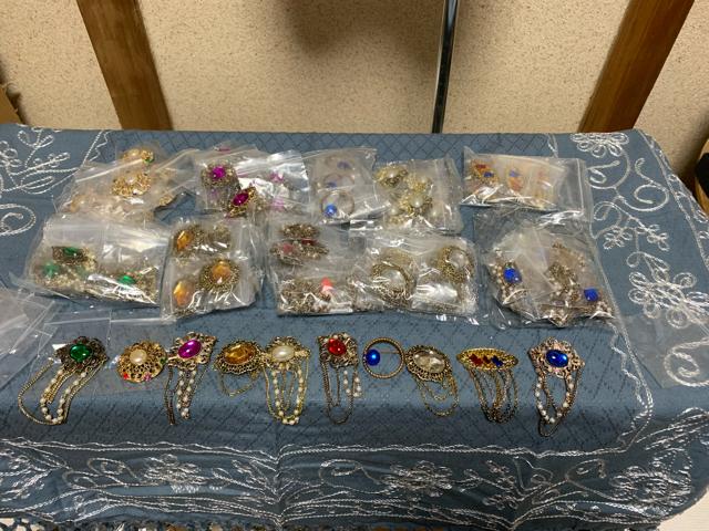 アクセサリー(ブローチ)10種類 100個セット < 女性アクセサリー/時計  アクセサリー(ブローチ)10種類 100個セット  < 女性アクセサリー/時計の