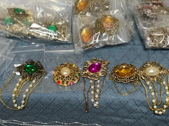 アクセサリー(ブローチ)10種類 100個セット < 女性アクセサリー/時計  アクセサリー(ブローチ)10種類 100個セット < 女性アクセサリー/時計の