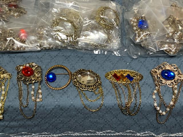 アクセサリー(ブローチ)10種類 100個セット < 女性アクセサリー/時計  アクセサリー(ブローチ)10種類 100個セット < 女性アクセサリー/時計の