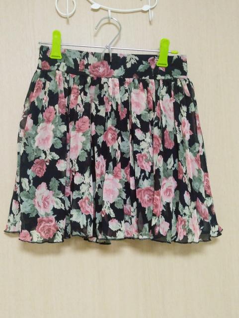 INGNI★ピンクローズ柄シフォンプリーツのスカパン < 女性ファッション  INGNI★ピンクローズ柄シフォンプリーツのスカパン  < 女性ファッションの