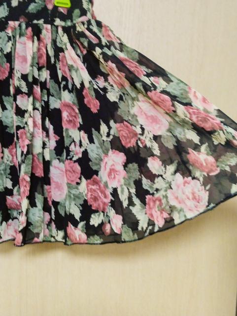 INGNI★ピンクローズ柄シフォンプリーツのスカパン < 女性ファッション  INGNI★ピンクローズ柄シフォンプリーツのスカパン < 女性ファッションの