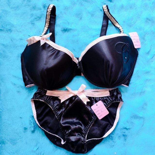 ツルツルサテンがエロカワッ。。F85×L。。大粒ストーン付小悪魔ブラジャー&ショーツセット。。グラマー大きいサイズ < 女性ファッション  ツルツルサテンがエロカワッ。。F85×L。。大粒ストーン付小悪魔ブラジャー&ショーツセット。。グラマー大きいサイズ  < 女性ファッションの