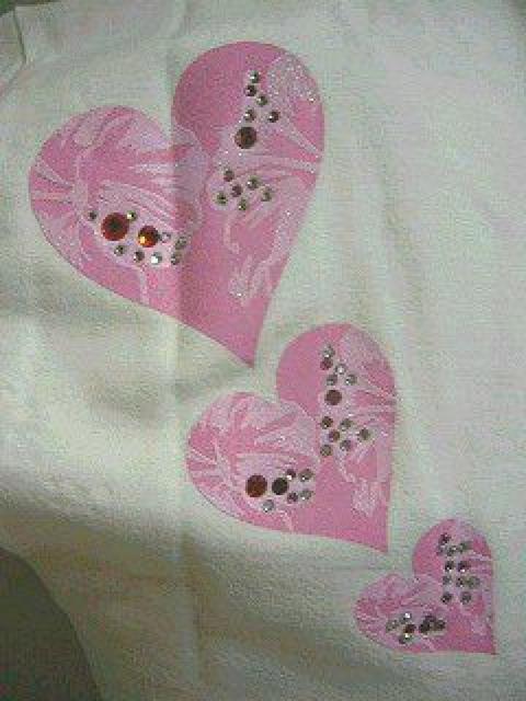 【Ra Iride/イリーデ】ラインストーン入〈AMORE〉ロゴバック3連ハートTシャツ < 女性ファッション 【Ra Iride/イリーデ】ラインストーン入〈AMORE〉ロゴバック3連ハートTシャツ < 女性ファッションの