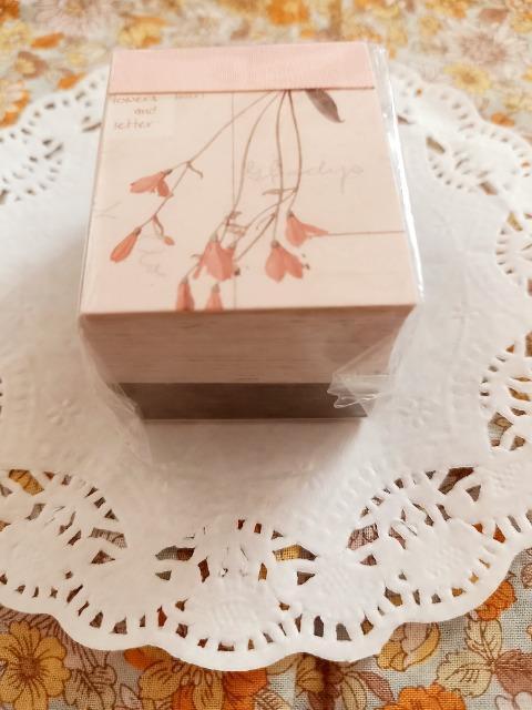 新品未開封☆花柄ブック型硫酸紙、ペーパー☆ < インテリア/ライフ  新品未開封☆花柄ブック型硫酸紙、ペーパー☆  < インテリア/ライフの