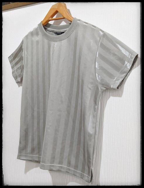 ★toute sa vie★Tシャツ★半袖★シルバー★Mサイズ★ストライプ★バックプリント★部屋着★まとめ買い歓迎★ < 女性ファッション  ★toute sa vie★Tシャツ★半袖★シルバー★Mサイズ★ストライプ★バックプリント★部屋着★まとめ買い歓迎★ < 女性ファッションの