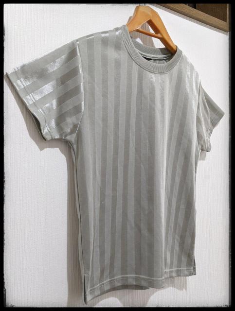 ★toute sa vie★Tシャツ★半袖★シルバー★Mサイズ★ストライプ★バックプリント★部屋着★まとめ買い歓迎★ < 女性ファッション  ★toute sa vie★Tシャツ★半袖★シルバー★Mサイズ★ストライプ★バックプリント★部屋着★まとめ買い歓迎★ < 女性ファッションの