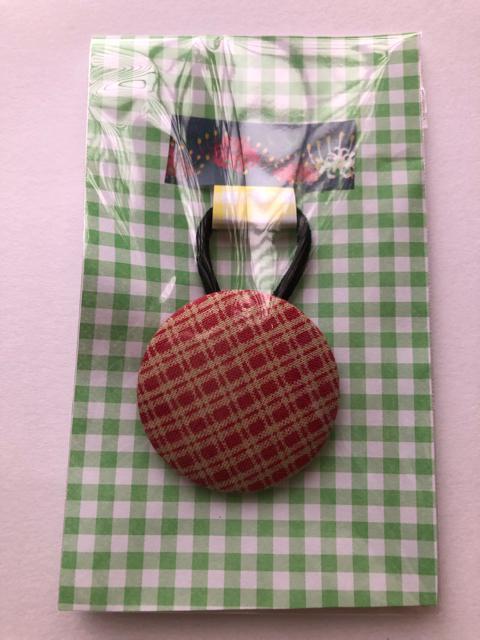 ハンドメイド ヘアゴム 特大 くるみボタン レッド チェック < 女性ファッション  ハンドメイド ヘアゴム 特大 くるみボタン レッド チェック  < 女性ファッションの