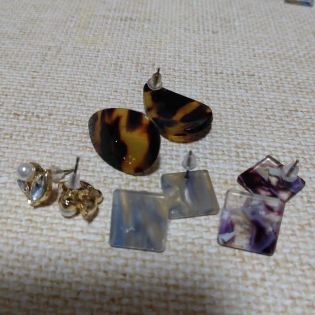 Dマーブルモチーフ&パールとラインストーンモチーフピアス4点セット < 女性アクセサリー/時計  Dマーブルモチーフ&パールとラインストーンモチーフピアス4点セット  < 女性アクセサリー/時計の