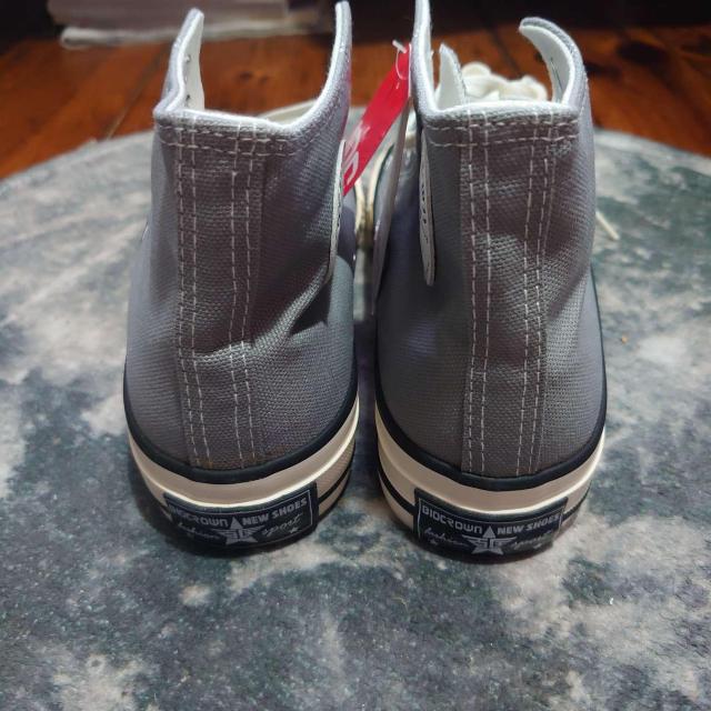 新品 24cm レディース スニーカー グレー シューズ 靴 ミドルカット < 女性ファッション  新品 24cm レディース スニーカー グレー シューズ 靴 ミドルカット < 女性ファッションの