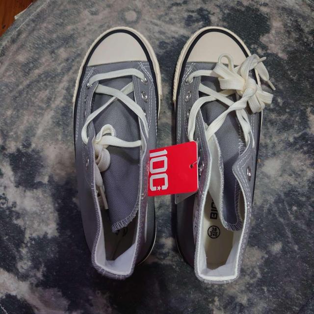 新品 24cm レディース スニーカー グレー シューズ 靴 ミドルカット < 女性ファッション  新品 24cm レディース スニーカー グレー シューズ 靴 ミドルカット < 女性ファッションの