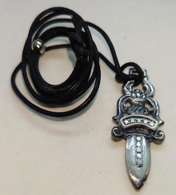 ZIPPO★限定品★シリアルナンバー入★ダガーレリーフ★トライバルデザイン★チョーカー付★レア物★ジッポ★新品未使用★送料無料 < 男性ファッション ZIPPO★限定品★シリアルナンバー入★ダガーレリーフ★トライバルデザイン★チョーカー付★レア物★ジッポ★新品未使用★送料無料 < 男性ファッションの