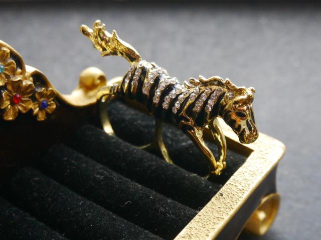 新品 アンティーク調 馬 ウマ 2本指リング 指輪 クラシック ヴィンテージ風 ヴィクトリアン ゴシック < 女性アクセサリー/時計  新品 アンティーク調 馬 ウマ 2本指リング 指輪 クラシック ヴィンテージ風 ヴィクトリアン ゴシック < 女性アクセサリー/時計の