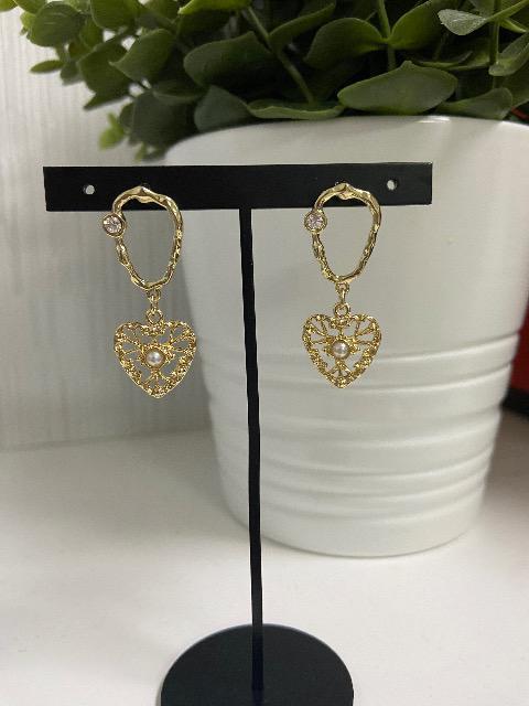 最終値下げ ハンドメイド ハートのピアス < 女性ファッション  最終値下げ ハンドメイド ハートのピアス  < 女性ファッションの