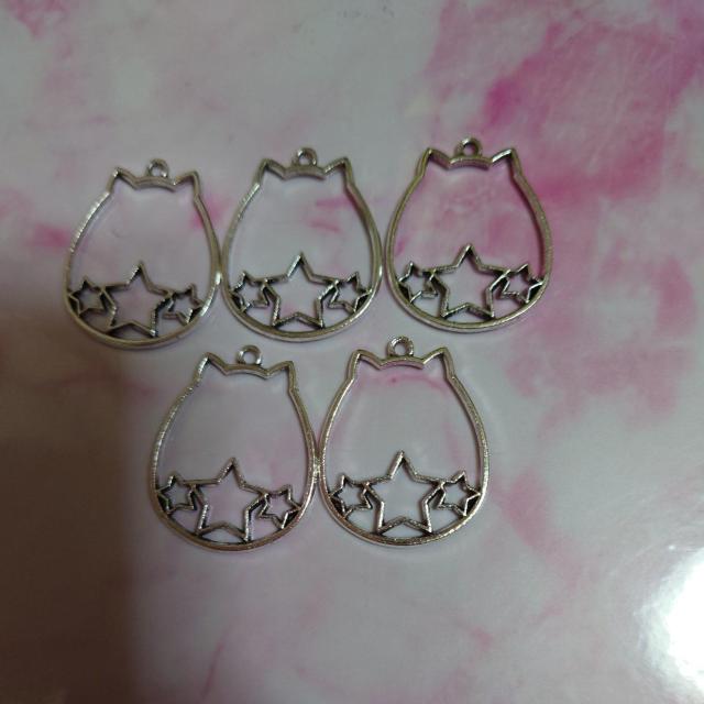 でぶネコちゃんデビ猫星レジン枠チャームシルバー5個 < 香水/コスメ/ネイル  でぶネコちゃんデビ猫星レジン枠チャームシルバー5個  < 香水/コスメ/ネイルの