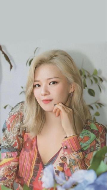 TWICE JEONGYEON ジョンヨン キーホルダー 黄緑 < タレントグッズ TWICE JEONGYEON ジョンヨン キーホルダー 黄緑 < タレントグッズの